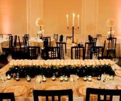 Allestimento floreale della sala per il ricevimento di nozze