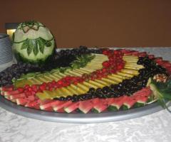 Vassoio di frutta allestito dal servizio catering GalaService