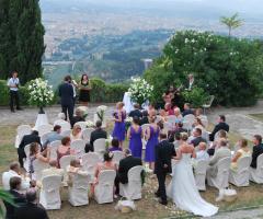 Cerimonia di matrimonio all'aperto con vista su Firenze