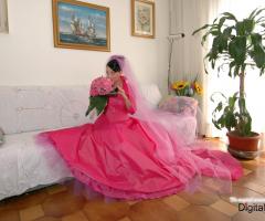 La sposa a casa prima della cerimonia - Digital click