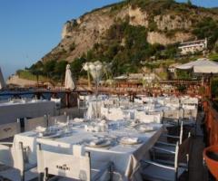 Ricevimento di matrimonio in riva al mare