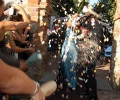 Lancio del riso agli sposi 