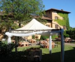 Ricevimento di matrimonio in giardino