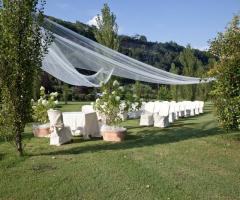 Rito di matrimonio in giardino - Casale delle Piagge