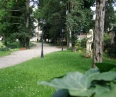 Particolare del giardino della villa