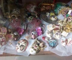 Maschere veneziane dipinte a mano per le bomboniere di nozze