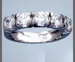 Anello veretta in oro bianco 18 kt e diamanti