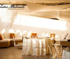 Allestimento sala per il matrimonio