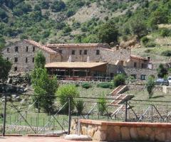 Esterno con parco presso l'agriturismo per ricevimento di matrimonio Masseria Rocca di Gonato