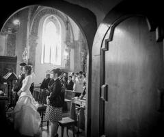 Chiesa di Santa Fosca, Selva di Cadore, Belluno. Una magnifica chiesetta barocca di montagna aumenta la sacralità e la suggestione della cerimonia