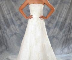 Abito da sposa ad A con decori