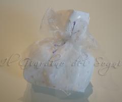 Sacchettino a pois tono su tono con nastro in organza decorato