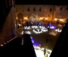 Ricevimento di matrimonio con puof luminosi