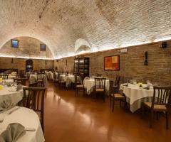 Hotel Borgo Antico - Il salone La Grotta, antica cantina medioevale del 1200
