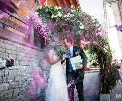 NR photographer - Lancio del riso colorato