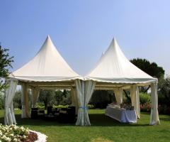 Gazebi in giardino per il ricevimento di matrimonio