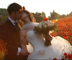 Bacio sposi al tramonto