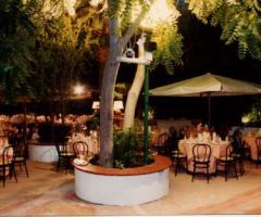 Elegante giardino con gazebi