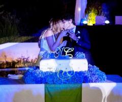 Torta nuziale e bacio sposi - Tulle & Cannella Wedding and Event Planner