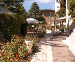 Il gazebo nel parco del ristorante