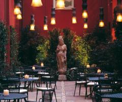 Enterprise Hotel & Sophia’s Restaurant - Giardino interno per il ricevimento