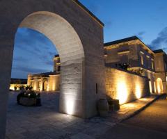 Relais Histò San Pietro sul Mar Piccolo - L'ingresso di sera