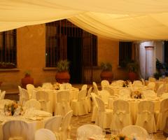 Tavoli per gli invitati alle nozze