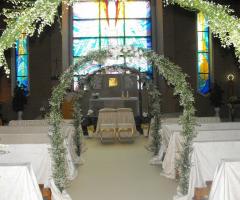 Arco di fiori per la chiesa