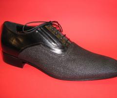 vitello nero + ilario
suola cuoio con inserto antiscivolo