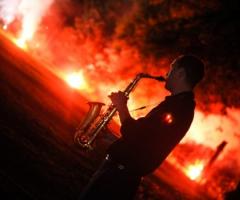 Sax durante la torta nuziale