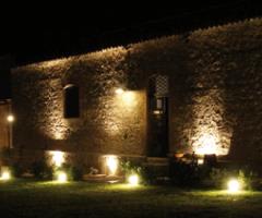 Esterno con giardino presso l'agriturismo per ricevimento di matrimonio Masseria Susafa