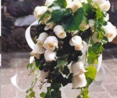 Bouquet di rose bianche per la sposa