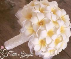 Bouquet di frangipani e perle