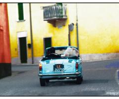 Foto della 500 turchese per gli sposi