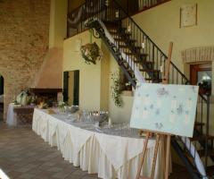 Il tavolo del brindisi con il tableau di matrimonio