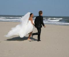 Sposi sulla spiaggia