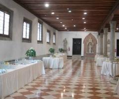 Sala addobbata per il matrimonio