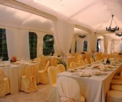 Sala allestita per il ricevimento di matrimonio