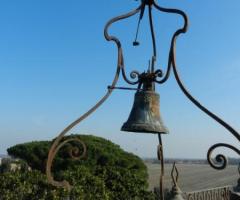Campana della chiesa per le cerimonie