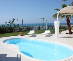Piscina con vista mare presso l'hotel per ricevimento di matrimonio Marina Holiday