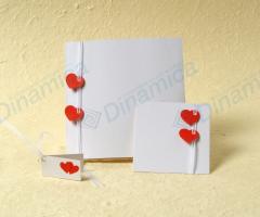 Annuncio, partecipazione e bomboniera con cuori rossi