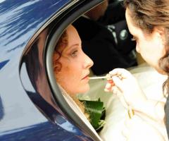 ultimi ritocchi prima di entrare in chiesa