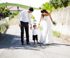 Foto degli sposi con il figlio
