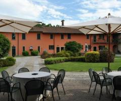 Il cortile per il matrimonio all'aperto