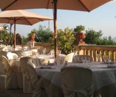 Tavoli per il matrimonio all'aperto