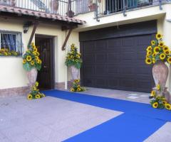 allestimento con girasoli  e anfore a casa della sposa - Amaryllis creazioni floreali
