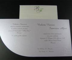 Art. 1068

Carta: perlata lilla
Busta: perlata crema
"SI" instampa a caldo glitter

A richiesta iniziali a caldo e a secco