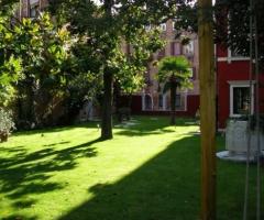 Giardino interno per il ricevimento di matrimonio