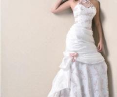 Abito da sposa taglio retrò con inserti rosa confetto