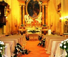 Addobbo chiesa con rose